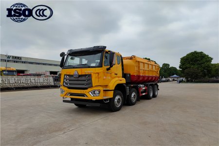 輕量化可(kě)上高速20方污泥運輸車(chē)